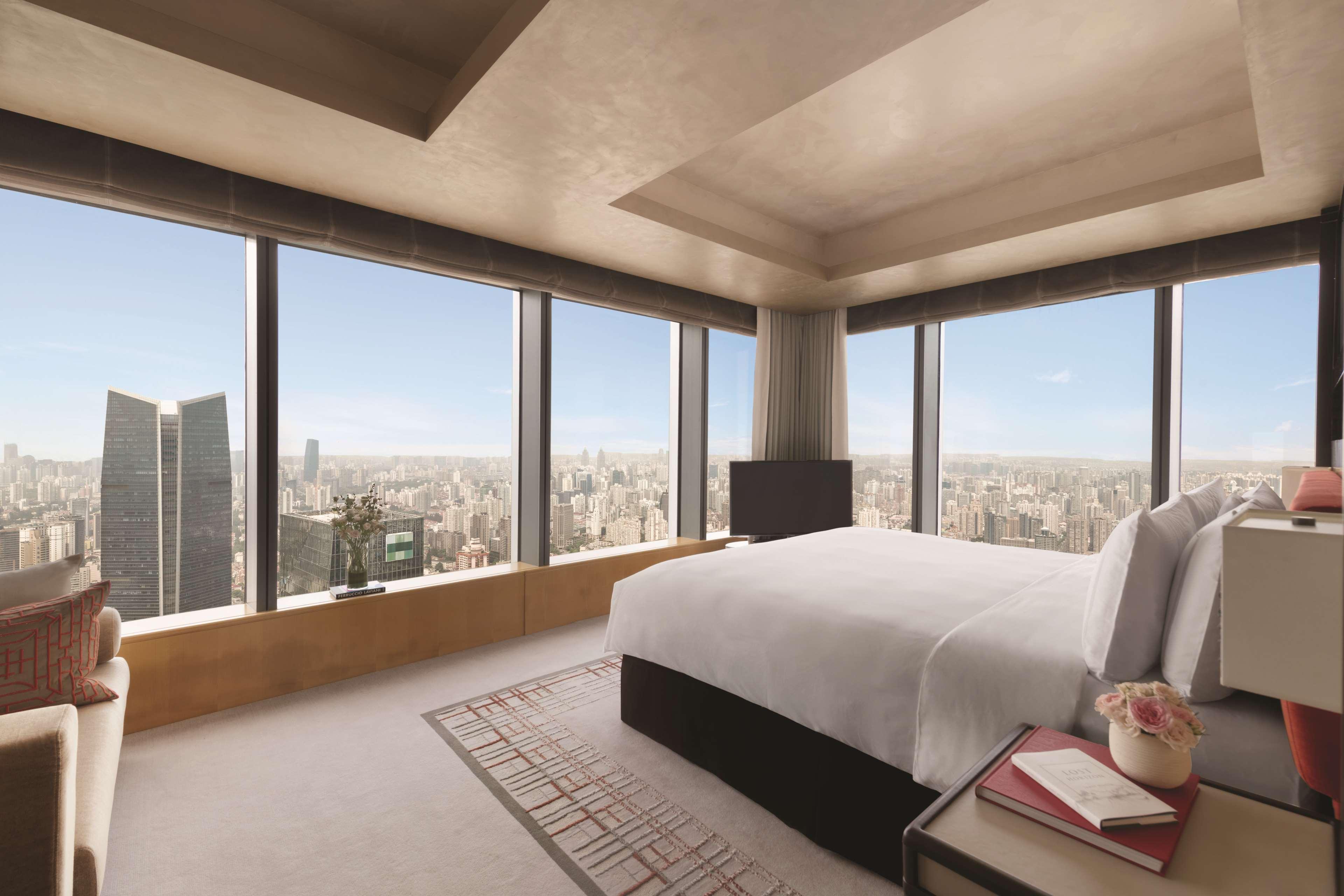 Jing An Shangri-la, Hotel